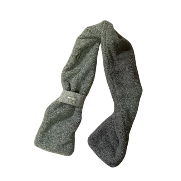 UGG Gray Sherpa Fleece Scarf. OS - Picture 1 of 4